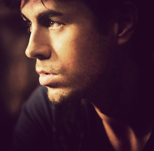 I LOVE ~ENRIQUE IGLESIAS~ He followed me on 1st february 2014, The best day ever.