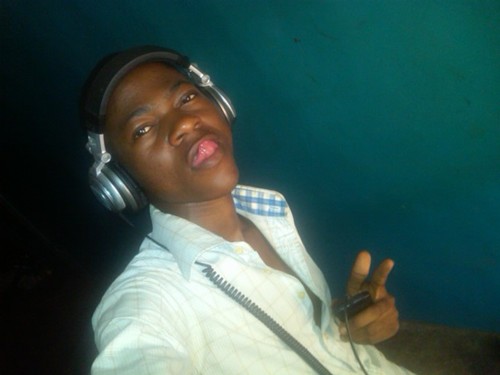 Am OlamiCool, but  Some peepz call me Da chaemeleon (Lil' Chamael.. Am a song writer. And Am a B¤$$ 4 C Double O L Muzeke Group (Record Label)... #Lil Cul#