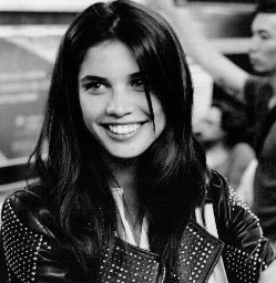 16 | Gryffindor. La mayor de dos hermanas. Bondad, carisma y locura. Animaga. Me encantan las moras y las galletas. Sin riesgo, no hay gloria. Hayden, te amo ❤