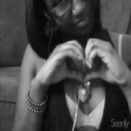 AdrianaRusso19's profile picture. Wat else is thre to say follow e!