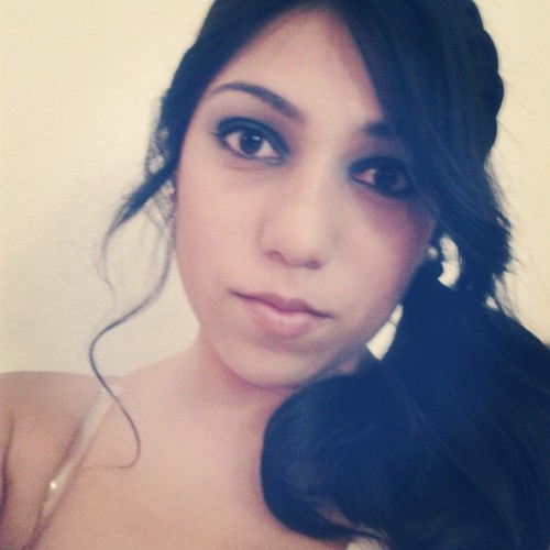 :) sonríe nunca sabes quien se puede enamorar de tu sonrisa :) me considero una chica alegre simpática y muy sincera, a la cual le encanta bailar y cantar :)