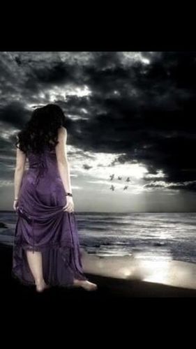 TVip2013's profile picture. آمرأه من زمن قد مضى انزف مشاعري وابكي على حب مضى لايعود