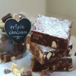 Quality ingredients, that`s the key! Brownies handmade to order, wrapped & delivered by courier. Gluten free on request. Go on...be a devil!