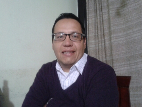Amigo de medio ambiente, padre y esposo, trabajador consumado, seguidor de la buena comida y amante de la música en general