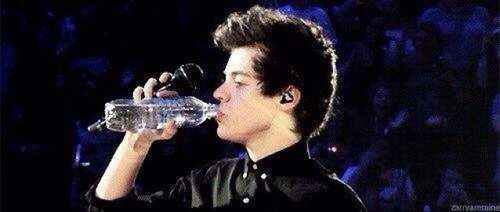 Hey Guys! here directioner from Italy :) follow me \ follow you back! xx