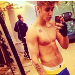 Dona da megan fox u.u e Justin Bieber haha ;)