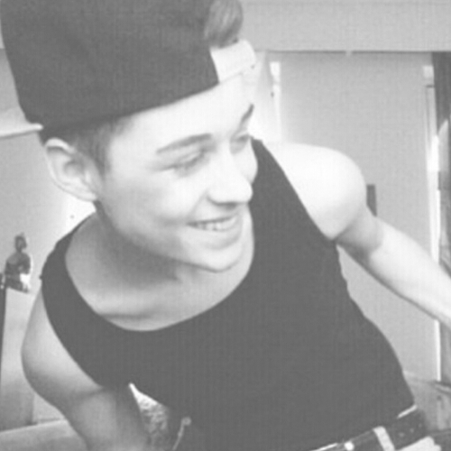 Hey guys I'm David Rodriguez and #Belieber #Directioner and follow me and see a lot of SWAG!