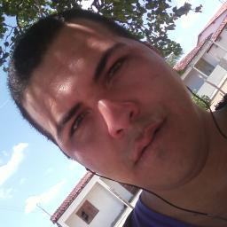O verdadeiro amigo é aquele que te aponta o dedo e fala que ta errado e não te deixar continuar errando! Amigo é aquele que por mais que você fique chateado ele