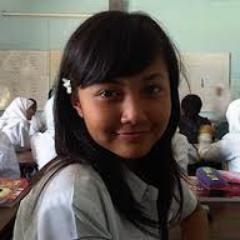 Sahabat adalah seseorang yg dpt melihatmu bkn dari sisi luarnya semata, tetapi jauh  sampai melihat dasar hatimu