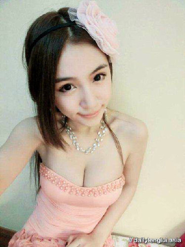 Ơ̴̴͡.̮Ơ̴̴̴͡  วาเลนเซีย หนึ่งใน (7's)  เซียเป็น ซุป'ตาร์ชื่อดัง!  เซียน่ารัก เซียเซ็กซี่(?)  เซียไม่หยิ่ง ฟอลมาฟอลกลับ ทักมาก็ตอบ ไม่ทักมาก็จะทักเอง!