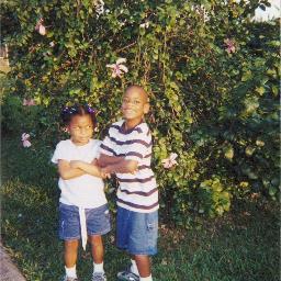 thinkpinkd2's profile picture. 