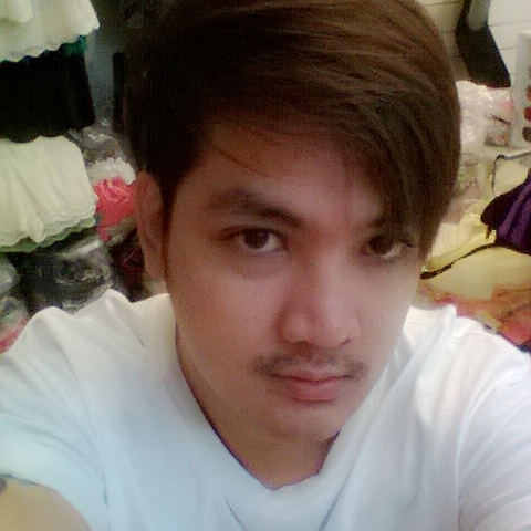 tum_love_123's profile picture. 