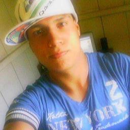 tá no jeito di andar , no jeito di viver , ninguem pode mudar , é meu jeito moleque di ser ♫ // TeAmoMtu nego lindoo hahe sz @UmaLoirinhae_ aqui 33