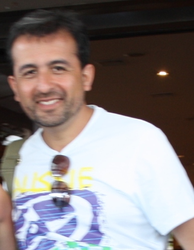De Concepción, lo primero es mi familia, Cirujano de profesión y forma de pensar, gozo la música y la fotografía, y sobre todo, agradecido de Dios y la vida.