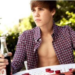 Meu nome é Yasmin. Sou belieber e Lovatic .