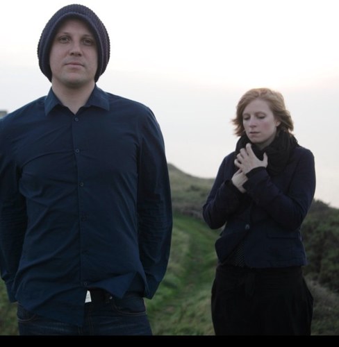 Sealight is a French/Australian group based in Paris, France.
The band combine aspects of acoustic folk music with lush, layered guitars.