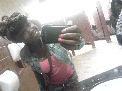 go follow mii bestfriend @3play_deewilson  ii love u btw ppl if u follow me ii will gollow u back