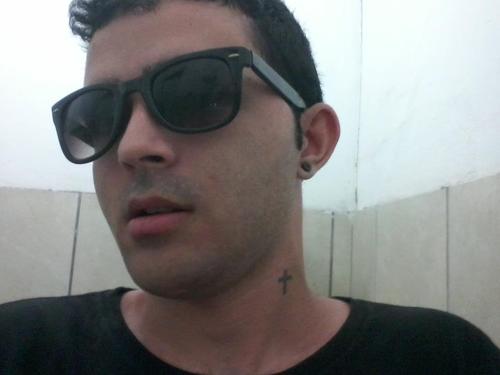 vascaino e gosto de ouvir paramore