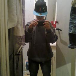 oii,eu adoro andar de skate,fazer manobras,andar de bike na pista da praia,jogar bola e pra me conhecer me segue!!!dae vc discobre qm eh o lucas