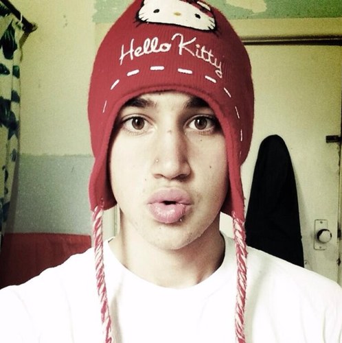 Follow me on tumblr at http://t.co/UPH2GySuyr @luke_brooks = my life!