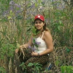 Humana, Madre, Amiga, Housewife, Secretaria Ejecutiva Computarizada, Modista, Conocedora de la Comida Mediterránea e Italiana...