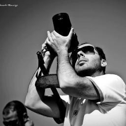 adoro la fotografia, la poesia, odio la politica e i politici, prevedo  il futuro e sogno ad occhi aperti.