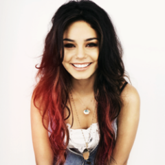 Ash,Megan,Demi,Cher,selena ? Já peguei todas, inclusive mine sexo with seles
