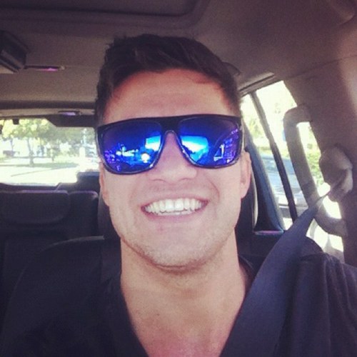 official twitter for Aaron Russell,  QLD boy, singer, footballer, friend, brother...Dont mess with a dreamer!!