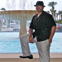 @TEAMTRAUMAENT 
C.E.O. OF TEAM TRAUMA ENT.
-BEATMAKER/PRODUCER
-RECORDING ENGINEER
-MOBLE /CLUB DJ
#BOYIMPAID #SWAG