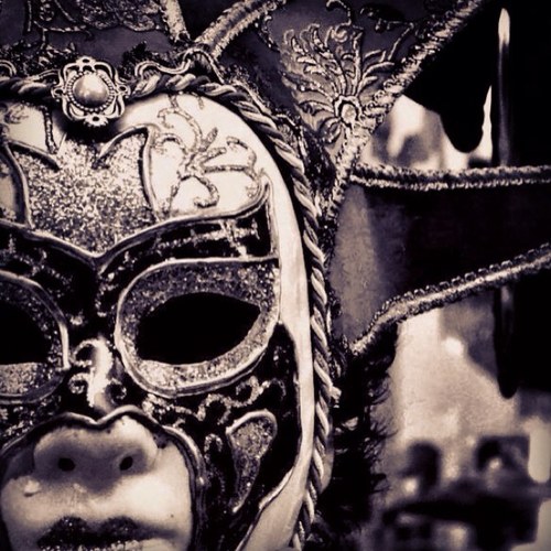 PabloSforza's profile picture. Estoy con antidepresivos porque un médico cree qué soy infeliz, como carne, me gustan las drogas y a veces no soy fiel a las mujeres con las que salgo.