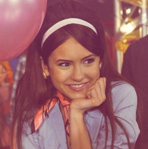 Rp|| Single looking :) || Hey im Elena and well i didnt plan writting this .