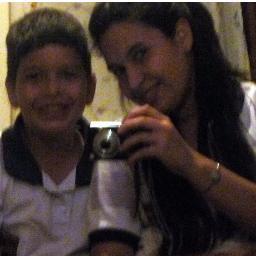 Se aprende a amar não quando se encontra a pessoa perfeita, e sim quando se aprende a crer na perfeição de uma pessoa imperfeita.
sos el amor de mi vida