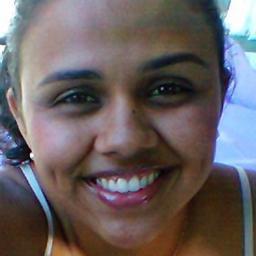 Não acredito em almas gêmeas ou frutas pela metade, mas eu acho que a gente se pertence, de alguma forma.

- Gabito Nunes