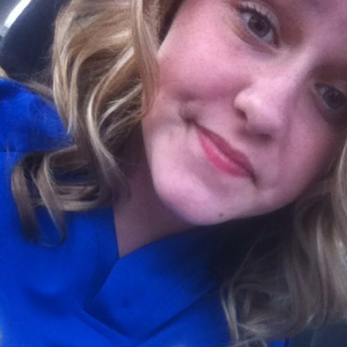 Im Lexi.(: i love One direction and Justin Bieber3 and im I a relationship with food.(: