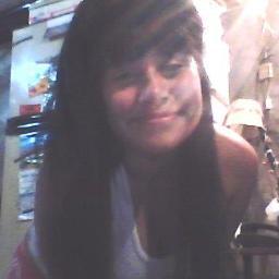 hola a todos yo vivo en argentina buenos aires.soy fan de justin, one direction y beatles
    claurossi2012@hotmail.com