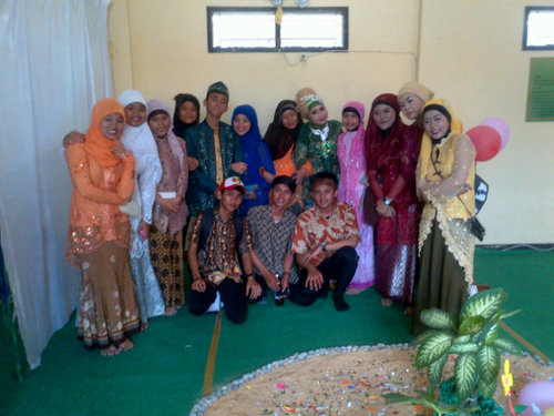 XIpharmacyy3's profile picture. Anak buah poltaks ;) | Kami tidak membenci dunia Farmasi, kami hanya terjebak sekolah di Farmasi.