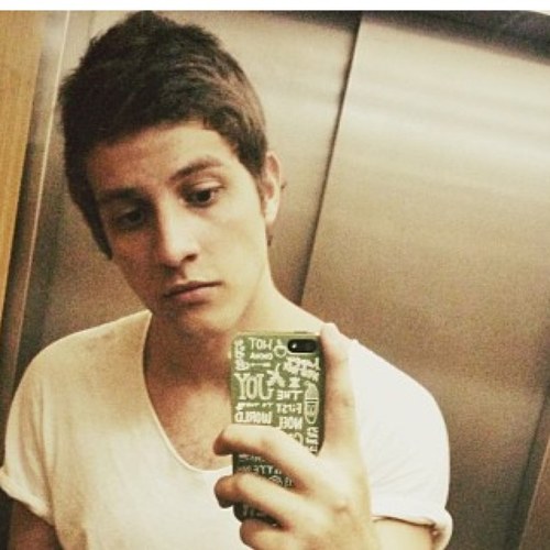 @ChayLeao Porque eu vivo da sua felicidade, sua felicidade é o motivo de todos os meus sorrisos.Te amo!