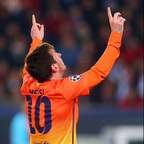 Lionel Andres Messi, better than Cristiano. My height isn't a disadvantage. Best in the world. 
#Parody