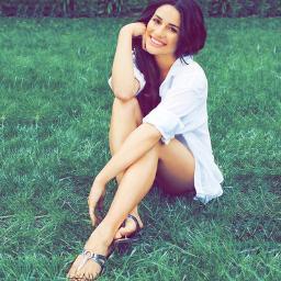 The stunning, young ingenue that everyone roots for.
(RP account. Not associated with Fox or Lea Michele)