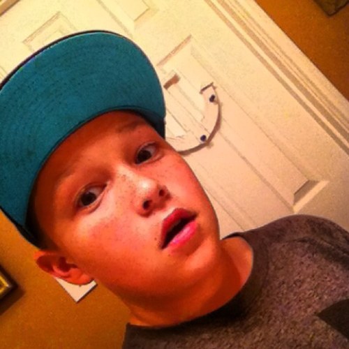 brodid12's profile picture. 