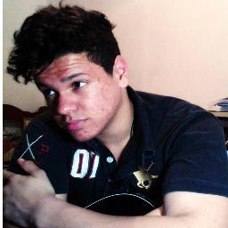 Nunca desisto dos meus sonhos, porque eles são a razão de viver cada dia mais intensamente que o outro.