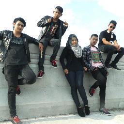 ingin membawa VINOSA BAND ke jajaran belantika musik indonesia... hargai karya kami ya..???/