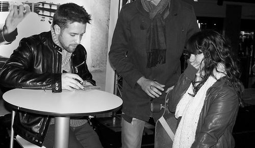 jsbdcajsbbieber's profile picture. 'So it’s up to you and it’s up to me, that we meet in the middle on our way back down to earth'. Pablo Alborán.