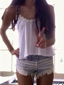 FoxyKids98's profile picture. Daily of Fangirl! I LOVE ELYAR FOX! All i want of my life atm is FOLLOWED BY HIM :) I'M-FAN-GIRL of 1D|Janoskian, many more!:) follow me pls x Athaya.14yo♡