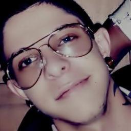 Acredito que quando alguém chora sem motivo é para aliviar todas as vezes que ela engoliu o choro e colocou um sorriso falso em seu rosto.