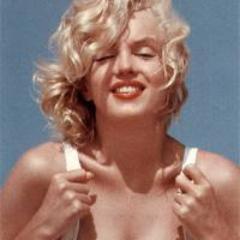 zararls's profile picture. Bazı kadınlar makyaj yapar.... Bazıları ise sadece gülümser...