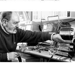 Experto en teoría de la potencia, PQ y detección de fallos. Multitud de publicaciones, Life Senior Member del IEEE, coordinó grupos de investigación USE-CSIC.