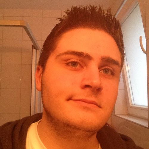 hi my name is andre´,i am 20 years old. and i am from essen in germany. but tryin to go my way in music buisness. its just the beginning!so u better watch out