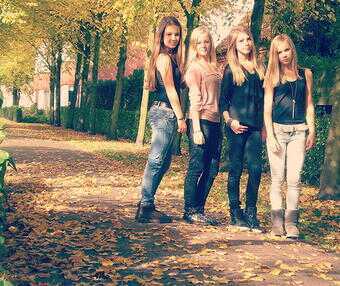 Love damian he is mine!  ♥|Hey schatje  ♥Whe foarever ! you are mine ♥  Je bent mijn beauty!  xo je boyy!  |Hey koekepan houvanje xilse|