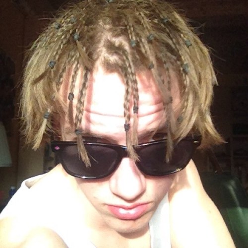 Dabjoo's profile picture. Kaster bort tid av livet mitt på twitter akkurat som resten av verden. Vilde og jeg deler et liv ;-)